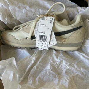 Reebok Classic AZ Shoes in Chalk/Grey - Size 7